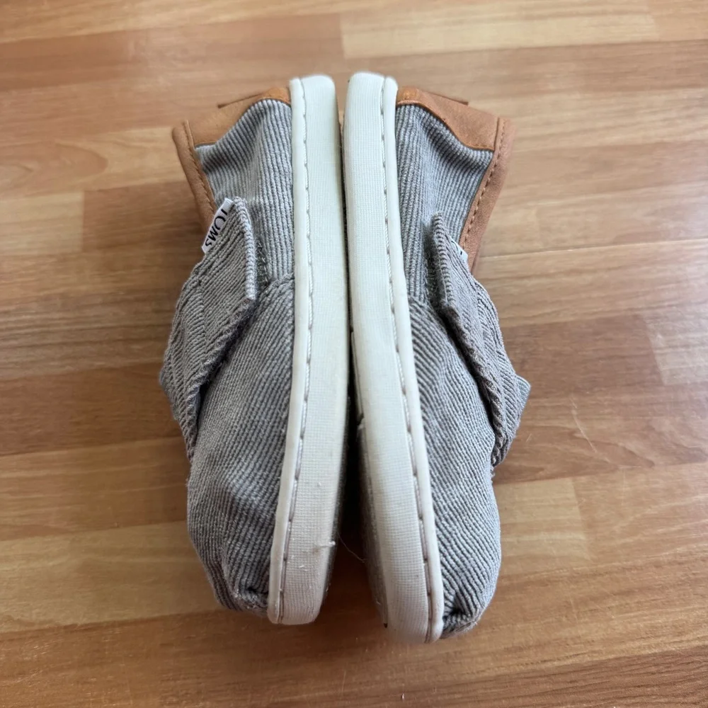 Toms slip on shoes size 8